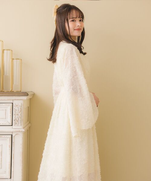 ems excite（エムズエキサイト）の「フレアスリーブフラワーOP