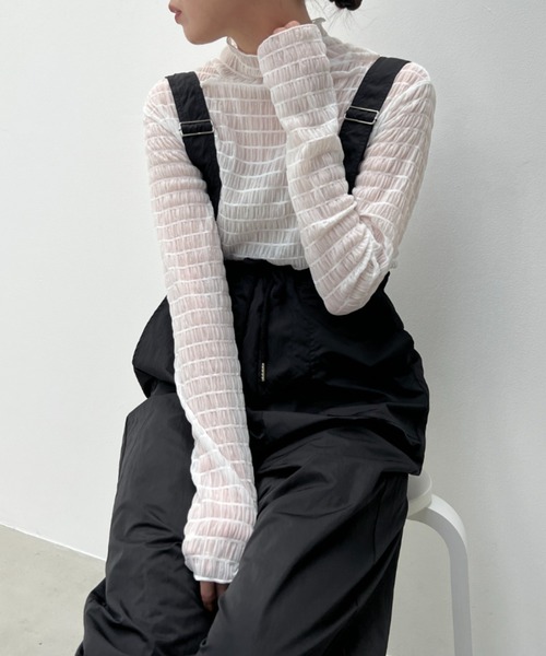 y/m by misato(イムバイミサト)の「シャーリングシアーハイネックトップス(Tシャツ/カットソー・レディース・ブラック/オフホワイト・FREE)」の9枚目の写真