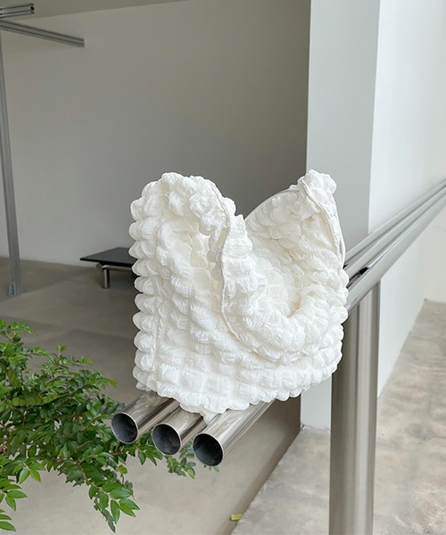 Chaco closet（チャコ クローゼット）の「ナイロン＆ポコポコジャガード2WAYドローコードショルダートートバッグ（ショルダーバッグ・レディース・グリーン/ホワイト系その他/ホワイト/ブラック系その他/ブラック・FREE）」の7枚目の写真