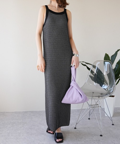 IAMUSE(アイアミューズ)の「ギンガムニット配色パイピングワンピース S0909【IAMUSE】(ワンピース・レディース・ブラック/モカ・FREE)」の1枚目の写真