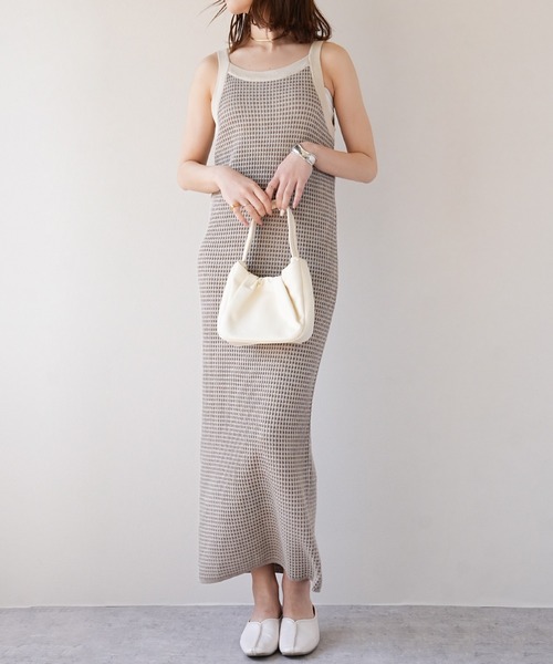 IAMUSE(アイアミューズ)の「ギンガムニット配色パイピングワンピース S0909【IAMUSE】(ワンピース・レディース・ブラック/モカ・FREE)」の15枚目の写真