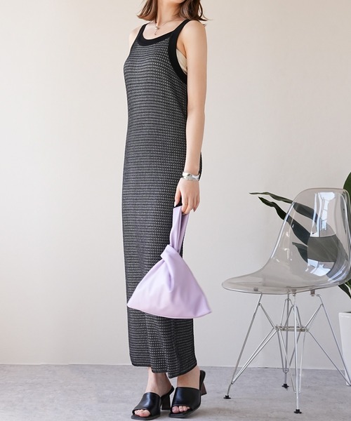 IAMUSE(アイアミューズ)の「ギンガムニット配色パイピングワンピース S0909【IAMUSE】(ワンピース・レディース・ブラック/モカ・FREE)」の4枚目の写真