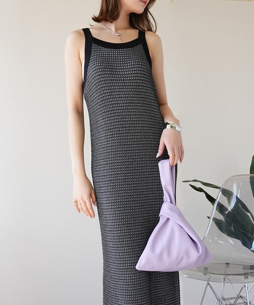 IAMUSE(アイアミューズ)の「ギンガムニット配色パイピングワンピース S0909【IAMUSE】(ワンピース・レディース・ブラック/モカ・FREE)」の5枚目の写真