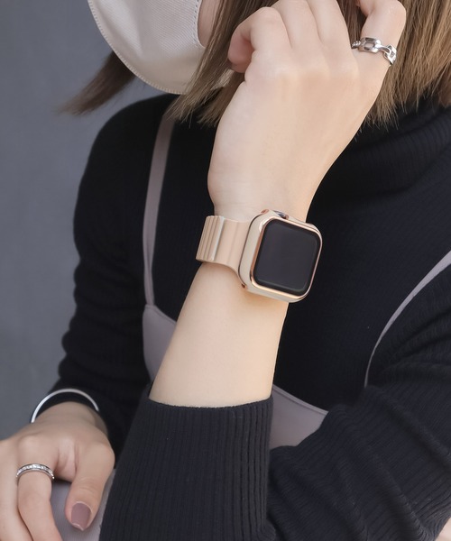 Urban Coral（アーバンコーラル）の「Apple Watch Band / アップルウォッチ バンド マグネットシリコンバンド  / Urban Coral（デジタル腕時計・レディース・ブラック系その他/ピンク/ブルー系その他3/オレンジ系その他3/ブラック/ライトグレー系/オレンジ系その他/オレンジ系その他2/オレンジ系その他4/ブルー系その他2/オレンジ系その他5/ホワイト×ブラック/ブラウン系その他/ブルー系その他/チョコ/ゴールド系その他・40mm）」の4枚目の写真