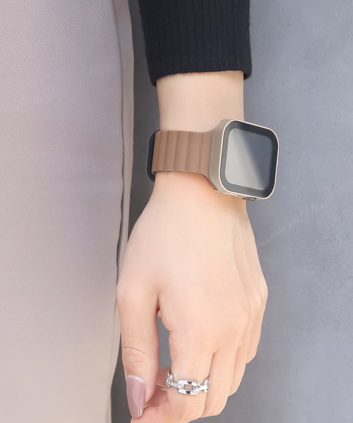 Urban Coral（アーバンコーラル）の「Apple Watch Band / アップルウォッチ バンド マグネットシリコンバンド  / Urban Coral（デジタル腕時計・レディース・ブラック系その他/ピンク/ブルー系その他3/オレンジ系その他3/ブラック/ライトグレー系/オレンジ系その他/オレンジ系その他2/オレンジ系その他4/ブルー系その他2/オレンジ系その他5/ホワイト×ブラック/ブラウン系その他/ブルー系その他/チョコ/ゴールド系その他・40mm）」の3枚目の写真
