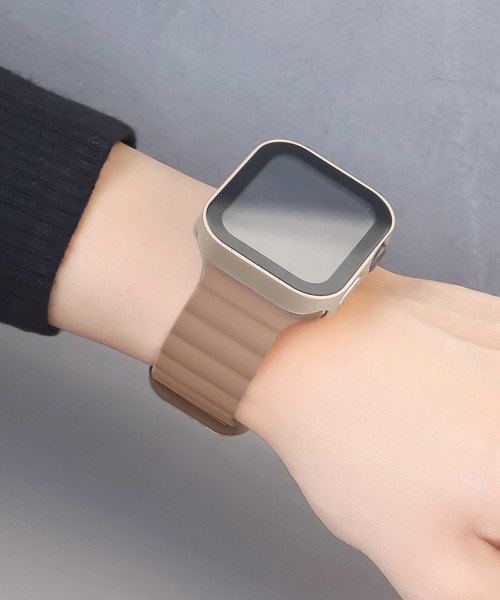 Urban Coral（アーバンコーラル）の「Apple Watch Band / アップルウォッチ バンド マグネットシリコンバンド  / Urban Coral（デジタル腕時計・レディース・ブラック系その他/ピンク/ブルー系その他3/オレンジ系その他3/ブラック/ライトグレー系/オレンジ系その他/オレンジ系その他2/オレンジ系その他4/ブルー系その他2/オレンジ系その他5/ホワイト×ブラック/ブラウン系その他/ブルー系その他/チョコ/ゴールド系その他・40mm）」の5枚目の写真