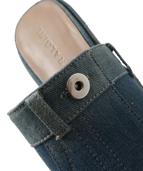 SPIRALGIRL(スパイラルガール)の「デニムチャンキーヒールサンダル(サンダル・レディース・ブラック/ブルー/ホワイト・MEDIUM/LARGE)」の15枚目の写真