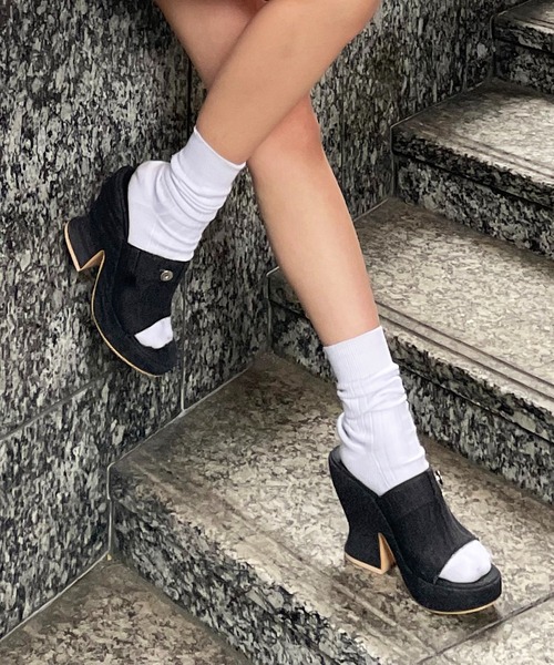 SPIRALGIRL(スパイラルガール)の「デニムチャンキーヒールサンダル(サンダル・レディース・ブラック/ブルー/ホワイト・MEDIUM/LARGE)」の8枚目の写真