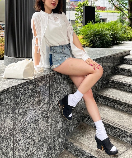 SPIRALGIRL(スパイラルガール)の「デニムチャンキーヒールサンダル(サンダル・レディース・ブラック/ブルー/ホワイト・MEDIUM/LARGE)」の10枚目の写真