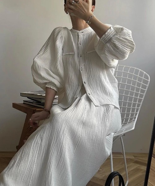 WILLFULLY（ウィルフリー）の「volume sleeve double gauze bi color stitch SH（シャツ/ブラウス・レディース・ブラック/アイボリー/ブルー系・FREE）」の16枚目の写真