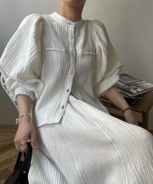 WILLFULLY（ウィルフリー）の「volume sleeve double gauze bi color stitch SH（シャツ/ブラウス・レディース・ブラック/アイボリー/ブルー系・FREE）」の21枚目の写真