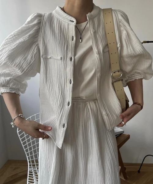 WILLFULLY（ウィルフリー）の「volume sleeve double gauze bi color stitch SH（シャツ/ブラウス・レディース・ブラック/アイボリー/ブルー系・FREE）」の12枚目の写真