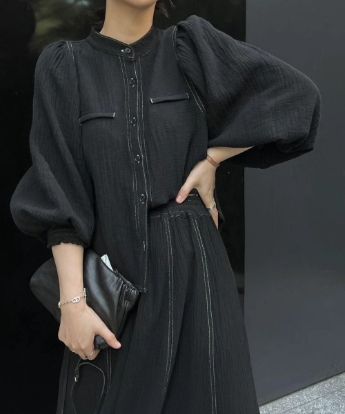 WILLFULLY（ウィルフリー）の「volume sleeve double gauze bi color stitch SH（シャツ/ブラウス・レディース・ブラック/アイボリー/ブルー系・FREE）」の17枚目の写真