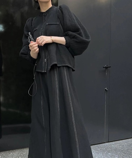 WILLFULLY（ウィルフリー）の「volume sleeve double gauze bi color stitch SH（シャツ/ブラウス・レディース・ブラック/アイボリー/ブルー系・FREE）」の5枚目の写真