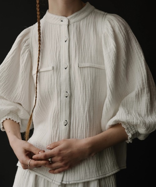 WILLFULLY（ウィルフリー）の「volume sleeve double gauze bi color stitch SH（シャツ/ブラウス・レディース・ブラック/アイボリー/ブルー系・FREE）」の10枚目の写真