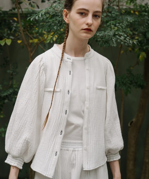 WILLFULLY（ウィルフリー）の「volume sleeve double gauze bi color stitch SH（シャツ/ブラウス・レディース・ブラック/アイボリー/ブルー系・FREE）」の19枚目の写真