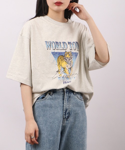 spiritoso(スピリトーゾ)の「spiritoso ピグメントShocking World Tourプリント半袖Tシャツ(Tシャツ/カットソー・レディース・ネイビー/ブラウン/グレイッシュベージュ/チャコール/ホワイト系/グリーン系/サックスブルー/ラベンダー・F)」の2枚目の写真