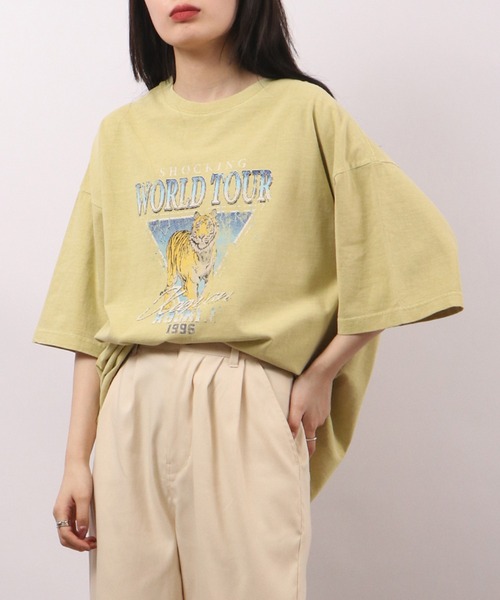 spiritoso(スピリトーゾ)の「spiritoso ピグメントShocking World Tourプリント半袖Tシャツ(Tシャツ/カットソー・レディース・ネイビー/ブラウン/グレイッシュベージュ/チャコール/ホワイト系/グリーン系/サックスブルー/ラベンダー・F)」の5枚目の写真
