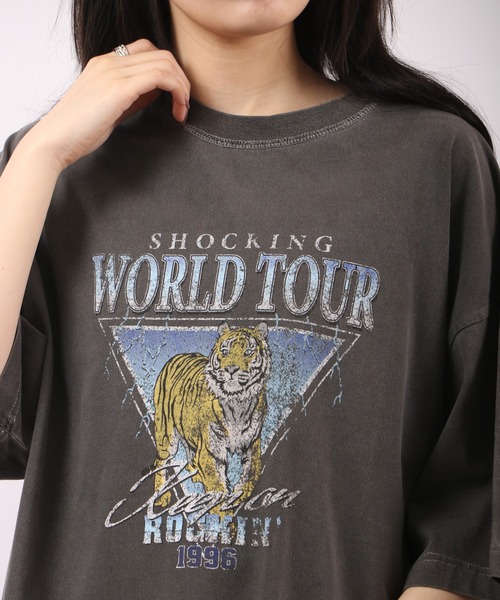 spiritoso(スピリトーゾ)の「spiritoso ピグメントShocking World Tourプリント半袖Tシャツ(Tシャツ/カットソー・レディース・ネイビー/ブラウン/グレイッシュベージュ/チャコール/ホワイト系/グリーン系/サックスブルー/ラベンダー・F)」の15枚目の写真