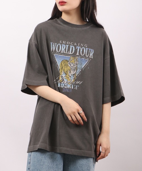 spiritoso(スピリトーゾ)の「spiritoso ピグメントShocking World Tourプリント半袖Tシャツ(Tシャツ/カットソー・レディース・ネイビー/ブラウン/グレイッシュベージュ/チャコール/ホワイト系/グリーン系/サックスブルー/ラベンダー・F)」の17枚目の写真