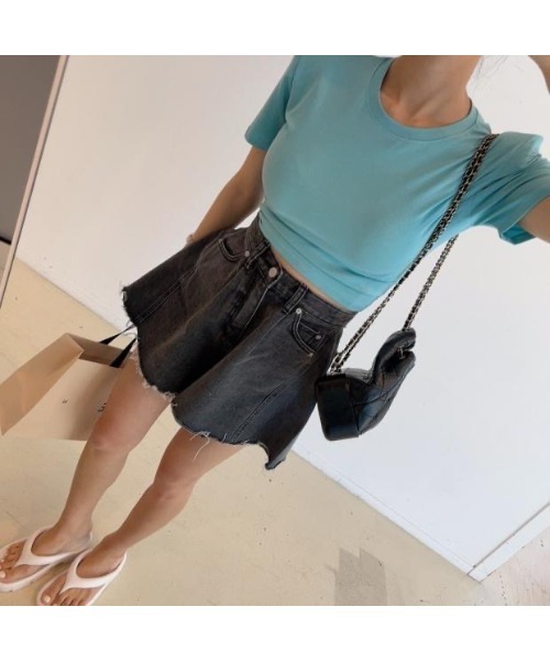 ROOPTOKYO(ループトウキョウ)の「フレアデニムショートパンツ(デニムパンツ・レディース・ブルー/ブラック・L/M/S)」の2枚目の写真