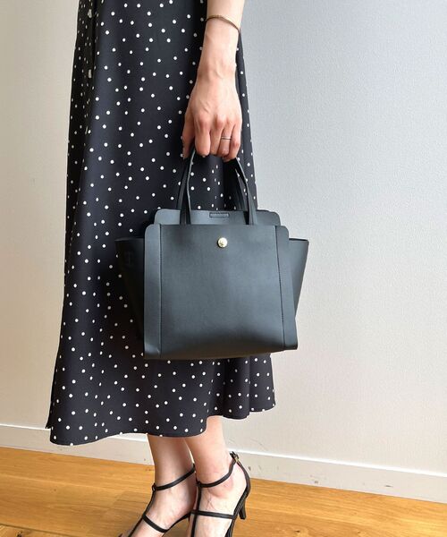 OPAQUE.CLIP（オペークドットクリップ）の「◆【2WAY】前後ポケット付きミドルトート（トートバッグ・レディース・ブラック/カーキ/オフホワイト・00）」の3枚目の写真