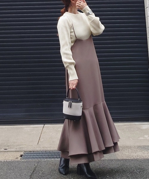 junoah（ジュノア）の「裾ティアードサスペンダースカート（スカート