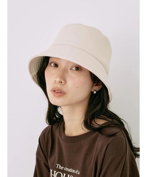 earth music&ecology(アースミュージックアンドエコロジー)の「バケットハット(シンセティックレザー)(ハット・レディース・ブラック/ライトベージュ・FREE)」の2枚目の写真