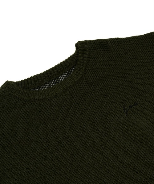 FCMM(エフシーエムエム)の「【日本限定アイテム】MAGATAMA KNIT SWEATER/勾玉ニットセーター(ニット/セーター・メンズ・グレー/オリーブ/アイボリー・MEDIUM/LARGE)」の10枚目の写真