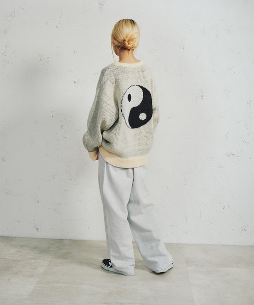FCMM(エフシーエムエム)の「【日本限定アイテム】MAGATAMA KNIT SWEATER/勾玉ニットセーター(ニット/セーター・メンズ・グレー/オリーブ/アイボリー・MEDIUM/LARGE)」の13枚目の写真