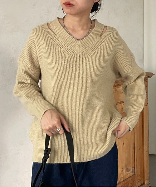 Thevon（ゼボン）の「ネックスリットニット（ニット/セーター・レディース・イエロー/グレー/オフホワイト/ブラック・FREE）」の15枚目の写真