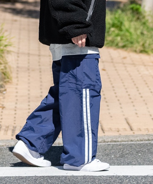 JOHN'S CLOSET(ジョンズクローゼット)の「【13】ナイロン サイドライン カーゴパンツ(カーゴパンツ・メンズ・ブラック/ベージュ/ネイビー・MEDIUM/LARGE)」の3枚目の写真