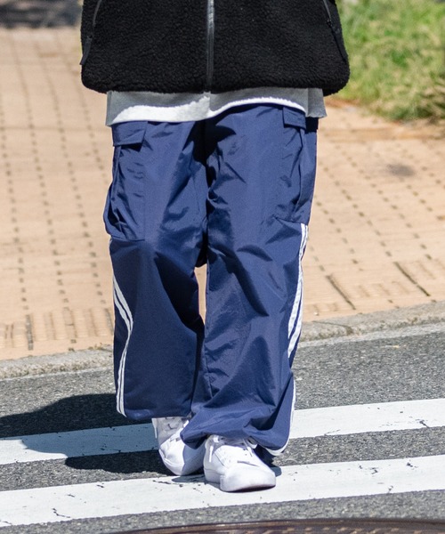 JOHN'S CLOSET(ジョンズクローゼット)の「【13】ナイロン サイドライン カーゴパンツ(カーゴパンツ・メンズ・ブラック/ベージュ/ネイビー・MEDIUM/LARGE)」の5枚目の写真