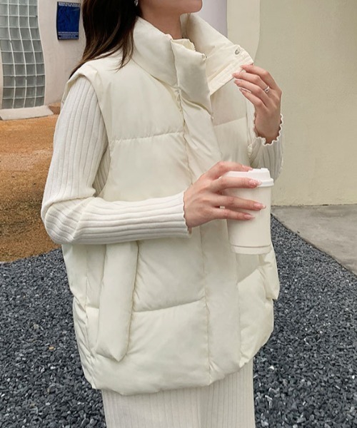 Vipoa（ヴィポア）の「中綿スタンドベスト（ダウンベスト・レディース・アイボリー/ブラック・FREE）」の11枚目の写真
