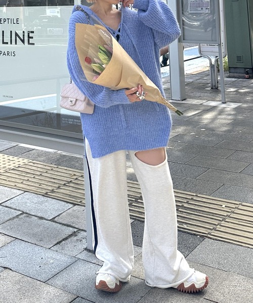 Alley by w closet（アリーバイダブルクローゼット）の「【Alley】レースアップフーディ（ニット/セーター・レディース・ピンク/キナリ/ブルー/チャコールグレー・FREE）」の13枚目の写真