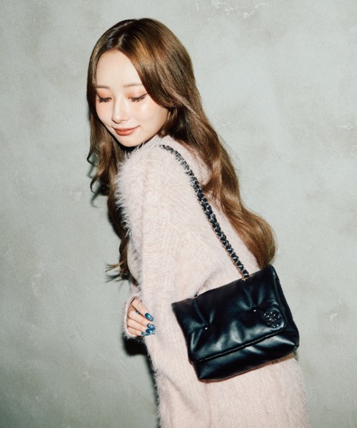 BLONDEY（ブロンディ）の「【PyunA. × BLONDEY】2WAYパッファーチェーンバッグ（ショルダーバッグ・レディース・ブラック・FREE）」の9枚目の写真