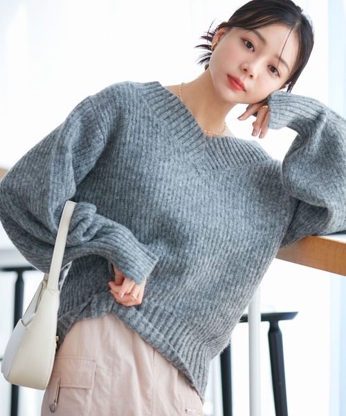 VIS（ビス）の「【2WAY】オフショルダーにもなるVネックニット（ニット/セーター・レディース・ピンク/オフホワイト/グレー・FREE）」の12枚目の写真