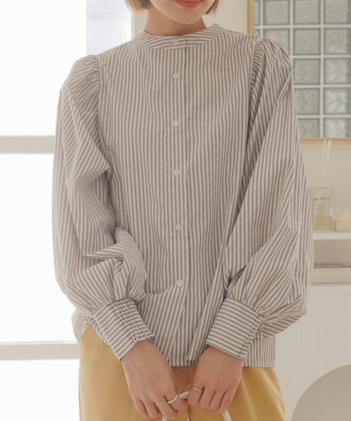 SHOPLIST styled by DHOLIC(ショップリストスタイルドバイディーホリック)の「前後2WAY ボリュームスリーブ 長袖 シャツ ブラウス(シャツ/ブラウス・レディース・オフホワイト/ブラック/ネイビー/ライトブルー/グレー×ホワイト/ネイビー×ホワイト・FREE)」の3枚目の写真