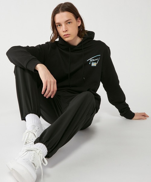 tommy jeans(トミー ジーンズ)の「レギュラーメタリックシグネチャーロゴパーカー(パーカー・メンズ・ブラック/ライトブルー・LARGE/SMALL/X-LARGE/MEDIUM)」の5枚目の写真