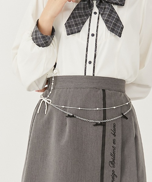 axes femme POETIQUE（アクシーズファムポエティック）の「パールリボンチェーンベルト（ベルト・レディース・ホワイト/ブラック・FREE）」の2枚目の写真