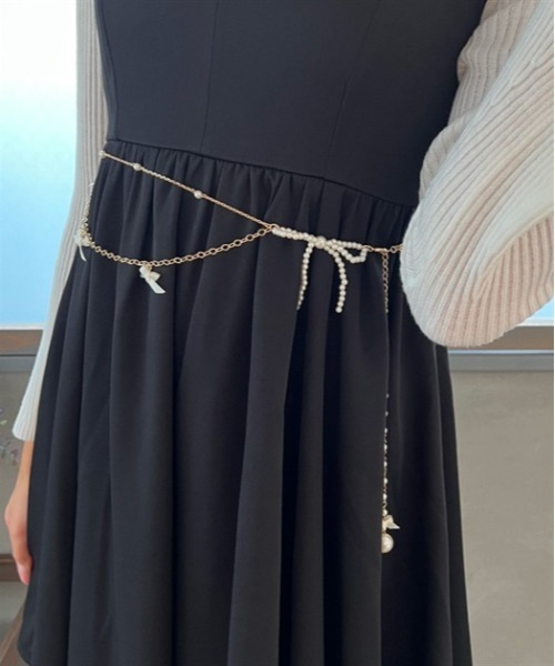 axes femme POETIQUE（アクシーズファムポエティック）の「パールリボンチェーンベルト（ベルト・レディース・ホワイト/ブラック・FREE）」の3枚目の写真