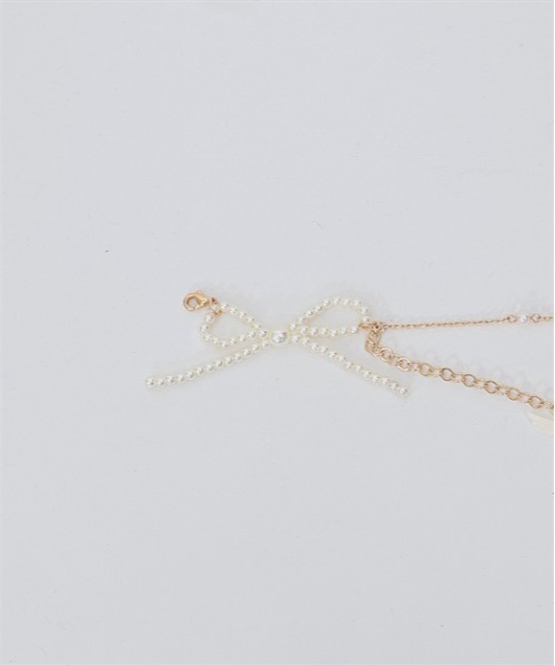 axes femme POETIQUE（アクシーズファムポエティック）の「パールリボンチェーンベルト（ベルト・レディース・ホワイト/ブラック・FREE）」の5枚目の写真