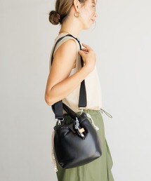 BAYFLOW | チャーム付きマシュマロ巾着(ショルダーバッグ)