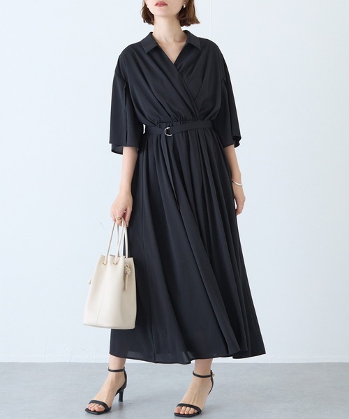 LAVEANGE(ラビアンジェ)の「袖スリットカシュクールフレアワンピース(ワンピース・レディース・ブラック/オフホワイト・4L/3L/LL/M)」の3枚目の写真