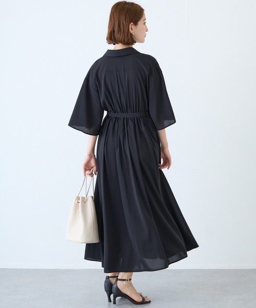 LAVEANGE(ラビアンジェ)の「袖スリットカシュクールフレアワンピース(ワンピース・レディース・ブラック/オフホワイト・4L/3L/LL/M)」の10枚目の写真