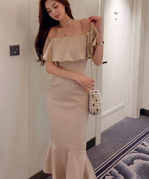 Ritomo De Ricco(リトモ・デ・リコ)の「2WAYケープデザインマーメイド艶ドレス(ドレス・レディース・ベージュ・LARGE/MEDIUM/SMALL)」の12枚目の写真