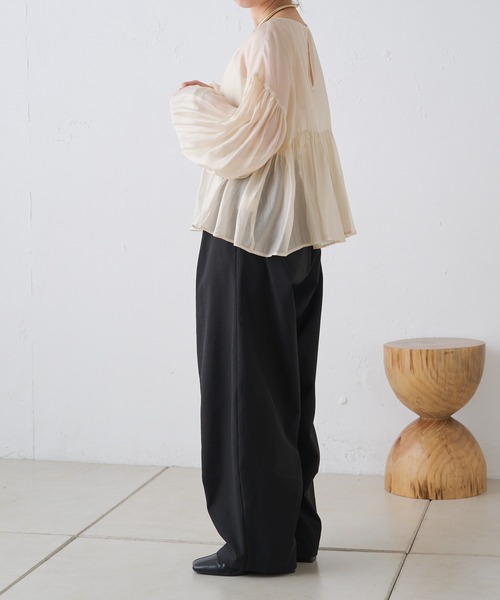 Omekashi(オメカシ)の「シアーボリュームギャザーブラウス(シャツ/ブラウス・レディース・ベージュ/ブラック/オレンジ・FREE)」の6枚目の写真