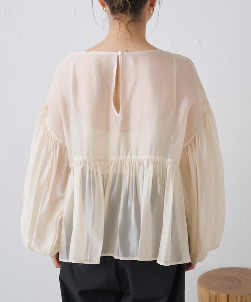 Omekashi(オメカシ)の「シアーボリュームギャザーブラウス(シャツ/ブラウス・レディース・ベージュ/ブラック/オレンジ・FREE)」の10枚目の写真