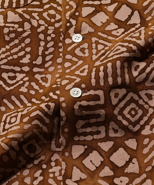 BEAMS PLUS（ビームスプラス）の「BEAMS PLUS / バティックプリント ショートスリーブ オープンカラー シャツ（シャツ/ブラウス・メンズ・ブラウン/イエロー/ブルー・S/M/L/XL）」の12枚目の写真