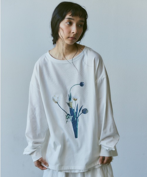 Libra Cue(リブラ キュー)の「フラワープリントロングスリーブカットソー(Tシャツ/カットソー・レディース・ホワイト/ブラック・FREE)」の3枚目の写真